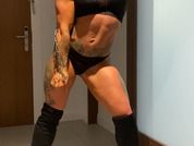 NiceMuscleGirlXZXZ