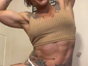 NiceMuscleGirlXZXZ