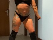 NiceMuscleGirlXZXZ