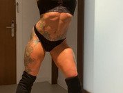 NiceMuscleGirlXZXZ