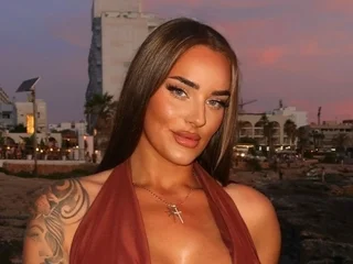 Khloe_ImJustAgirl