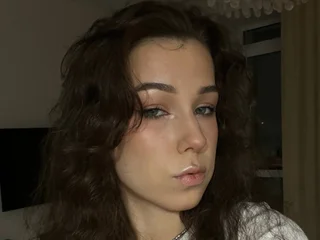 LeyaBloom profile