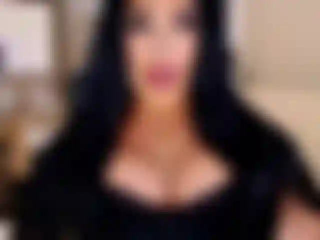 Erstickst du mich überhaupt mit deinem schwanz? Du magst es, wie ich tief lutsche.