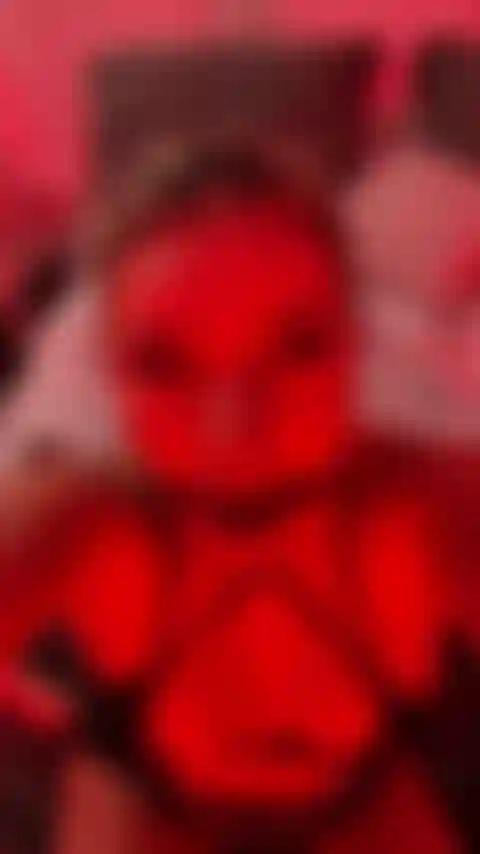 Meine vagina wird auf deine befehle hin breiter und feuchter.