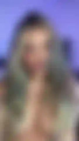 Ein blowjob von dieser rockgöttin.