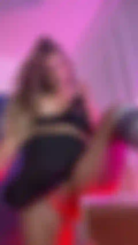 Ich konnte nicht widerstehen und habe meinen dildo benutzt, um meine muschi zu trainieren.