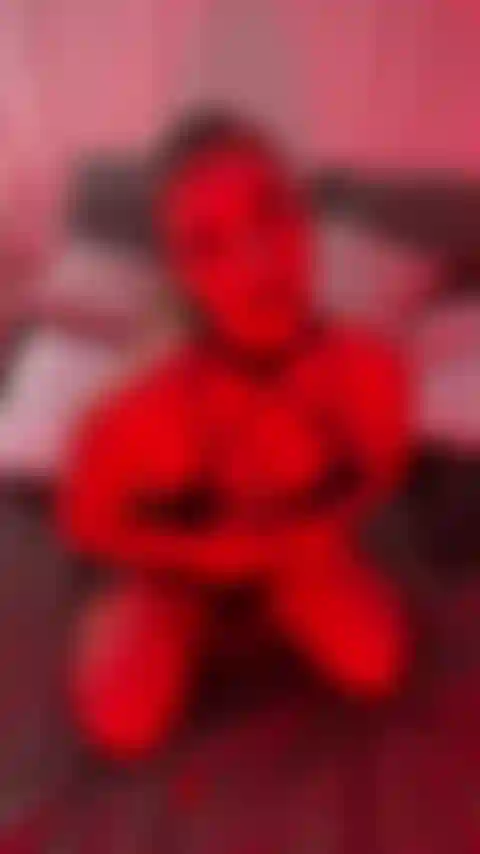 Ich schlage mir für dich den hintern auf die brüste.