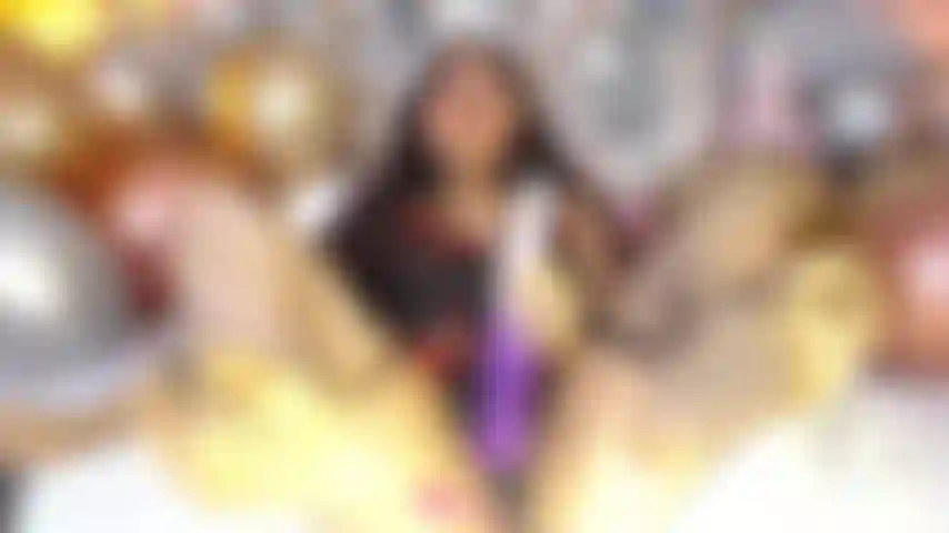 Schatz, ich habe geburtstag und ich wollte für dich mit meiner köstlichen muschi spielen.