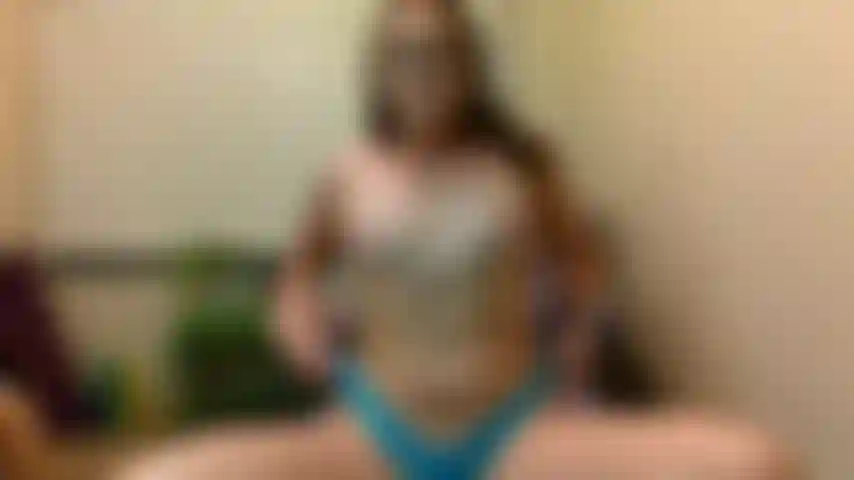 Hämmere bitte meine kleine muschi, damit ich spritzen kann.