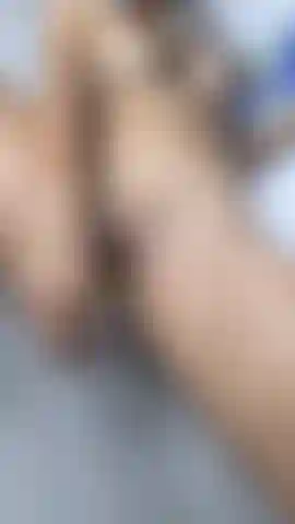 Abby, die in der dusche verzweifelt auf der suche nach einem schwanz ist.