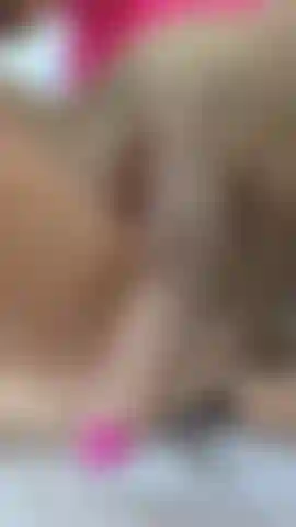 Ein dicker schwanz dehnt meine muschi.