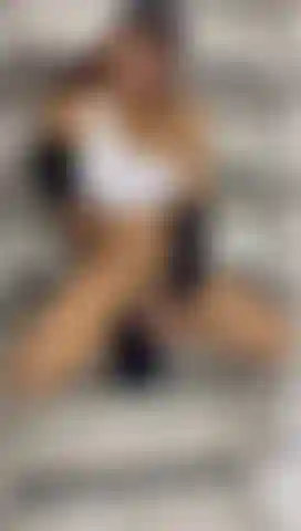 Und masturbiere auf der treppe mit meinem neuen spielzeug.