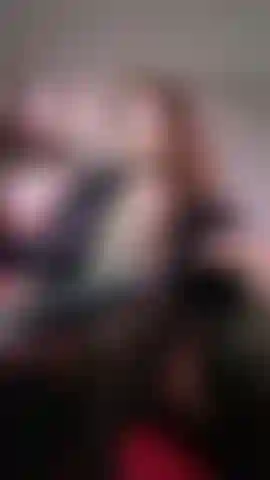 Ich masturbiere meine reiche muschi, willst du es sehen?