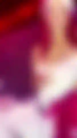 Verteile schaum auf meinem mama-noel-kostüm.