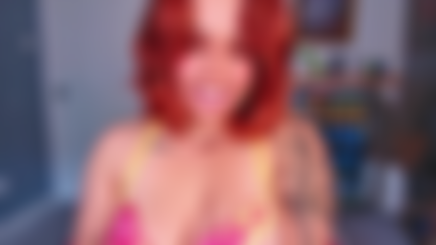 Mit riesigen gepiercten warzenhöfen und rothaarigen titten.