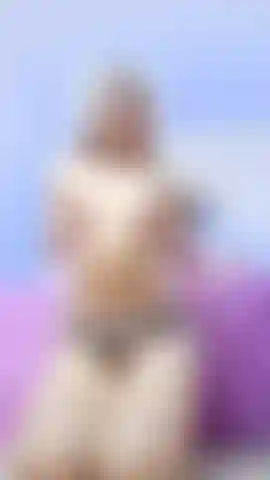 Ihre perfekte untergebene ... Die jedem befehl gehorcht.