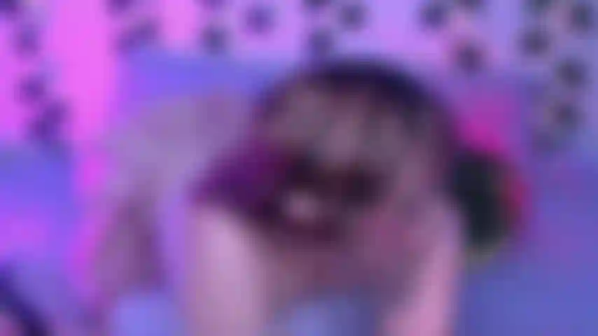 Unordentlicher deepthroat im doggy mit milchexplosion.