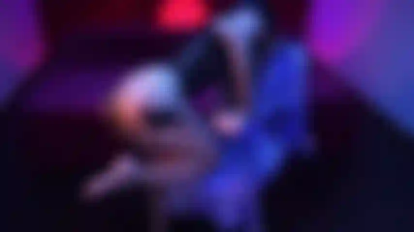 1 Anderthalb minuten hämmere ich meinen hintern mit köstlichem spanking!