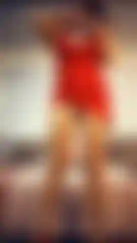 Eine lady in rot, die auf deinem schwanz hockt.