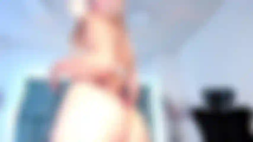 Die zittert und ihren hintern zeigt.