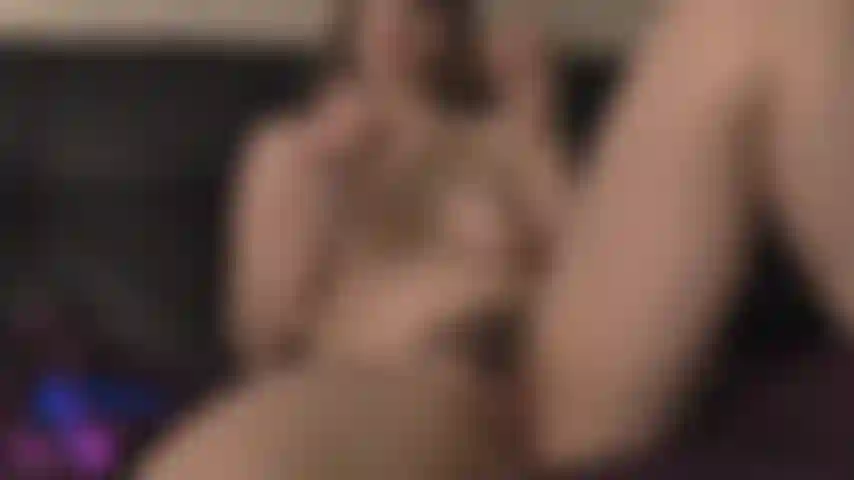 Öle meinen nackten körper ein.