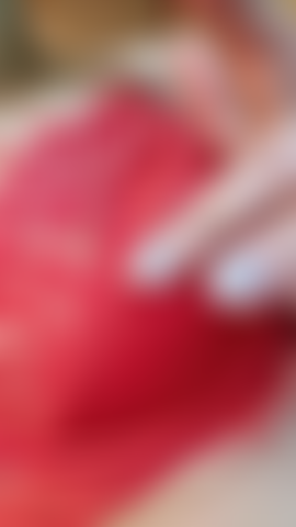 Spiele und fingere mit der pussy im nahaufnahmestil.