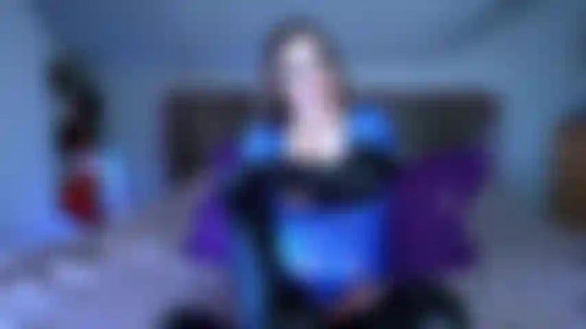 Smoking in Leather Boots and Gloves Misty 120 Show