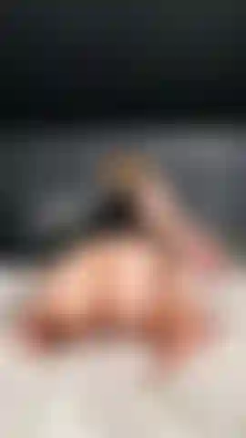 Ich stecke mir einen butt plug in meinen fetten arsch.