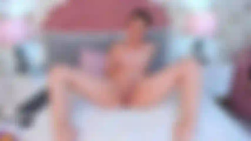 Ich weiß, dass dein schwanz sehr hart wird, wenn du meine muschi siehst, und bereit bist, ihn zu reiten, bis du explodierst. Saug dabei an meinen titten.