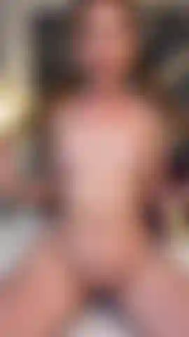 Meine weichen und verführerischen titten und meine feuchte muschi sind bereit, dass du jedes detail genießt. Komm und verliere dich in jeder kurve und tauche ein in das vergnügen, das ich für dich vorbereitet habe. Dies ist ein moment nur für dich.