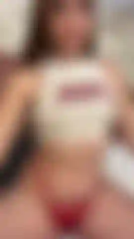 Meine sexy titten sind bereit, dich zu blenden. Jede bewegung wird sie zum zittern bringen und wenn du es am wenigsten erwartest, werden sie dich vor verlangen explodieren lassen.