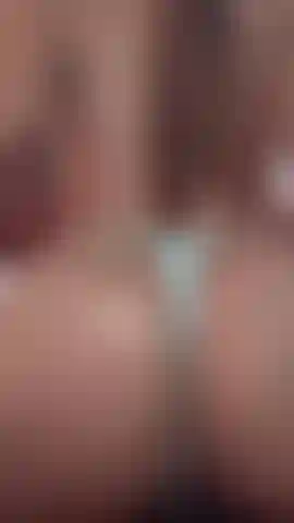 Mein arsch hüpft für dich in der cowgirl-stellung und jeder sprung wird deinen schwanz vor lust explodieren lassen.