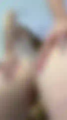 Während ich meine muschi ficke, öffne ich sie für dich. Das spiegelbild macht diesen moment noch heißer.