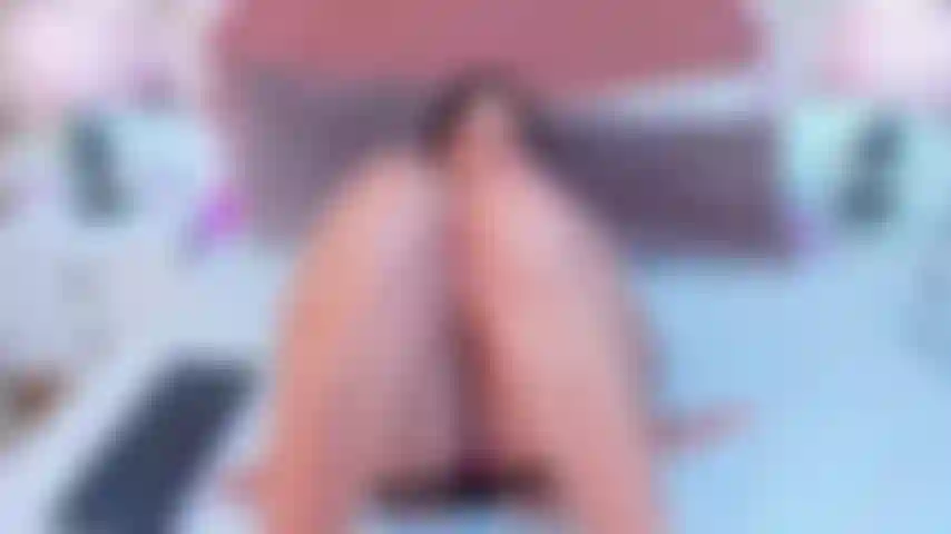 Schau, wie sich meine schamlippen weiten. Jede vibration bringt mich näher zum höhepunkt.