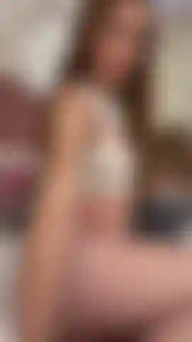 Meine rosa muschi und das wackeln meines hinterns lassen die temperatur in uns beiden steigen. Jede bewegung steigert die hitze, das lässt sich nicht leugnen.