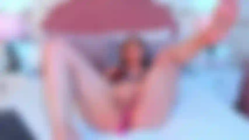 Mein großer, heißer arsch ist in der doggystyle-position offen und bei jeder vibration nass. Ich bin so geil, dass du deinem schwanz verweigerst, mich richtig hart und tief zu ficken, bis du explodierst und mich mit deinem sperma füllst.