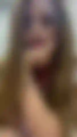 Meine heißen kurven, meine wippenden titten und diese rosa dessous werden sie an ihre grenzen bringen. Sie werden nicht widerstehen können. Ich versichere ihnen, dass sie explodieren werden.