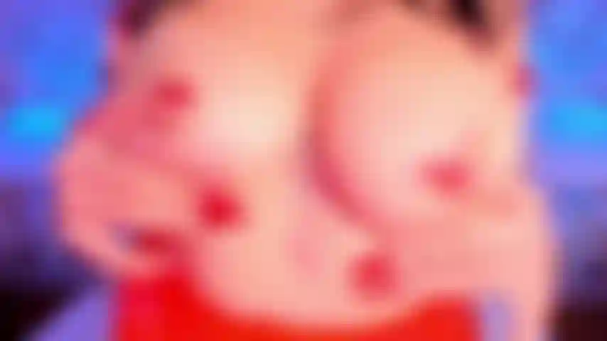 Fühlst du, wie nass meine brüste sind? Das ist alles für dich.