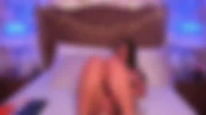 Wenn du meine muschi grenzenlos und bis zum anschlag fickst, machen mich die vibrationen meines spielzeugs feuchter und ich bin kurz davor zu explodieren.