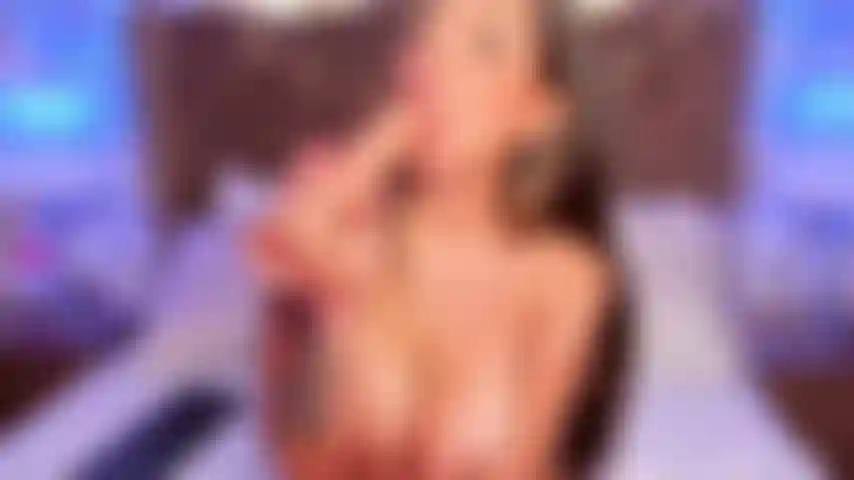 Die hitze meiner lippen macht deinen schwanz hart, damit du meine muschi ganz hart und tief ficken kannst.