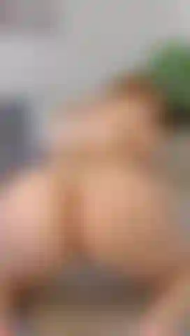 Wackel beim twerken mit dem hintern.