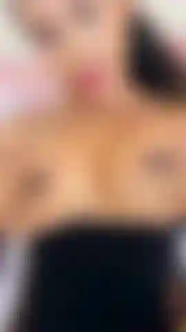 Meine finger sind sehr unruhig und sie wissen sehr gut, was sie mich fühlen lassen.