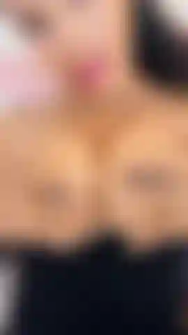 Meine finger sind sehr unruhig und sie wissen sehr gut, was sie mich fühlen lassen.