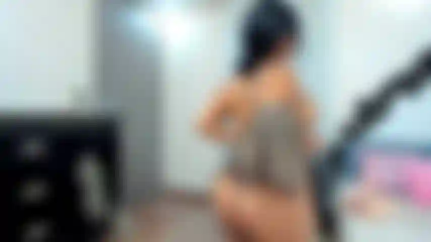 Eine latina mit großem arsch, die so wild reitet, während ich auf spanisch stöhne.