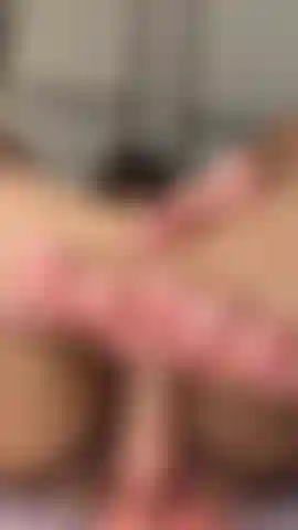 Stell dir vor, du lässt dein sperma an den rundungen meiner füße heruntertropfen und zwischen meine zehen gleiten_footjob.