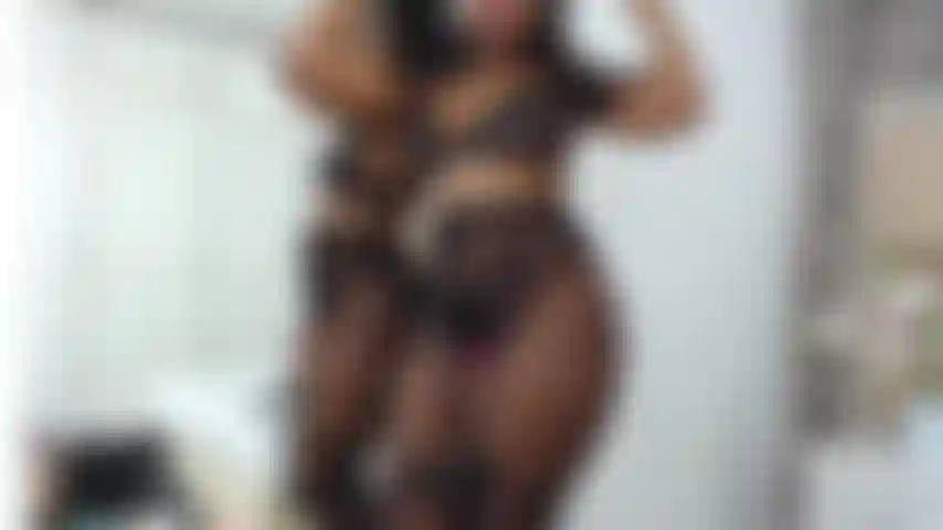 Die sich selbst im spiegel fickt.