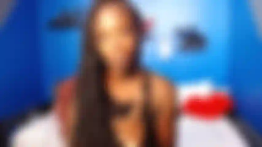 Nude mukbang: burger baby!