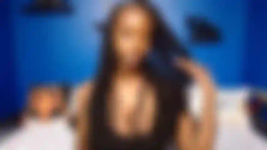 Öffne nackt die streamate-geschenkbox.