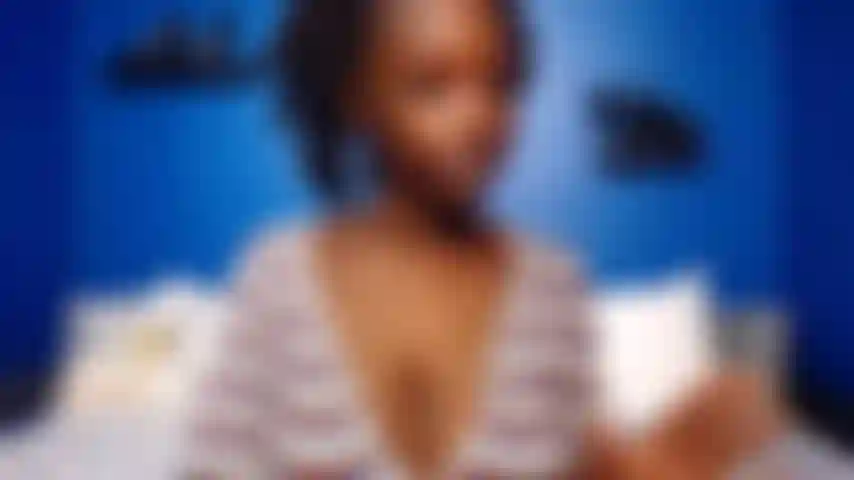 Topless rant: schwarze ugg-sandalen.