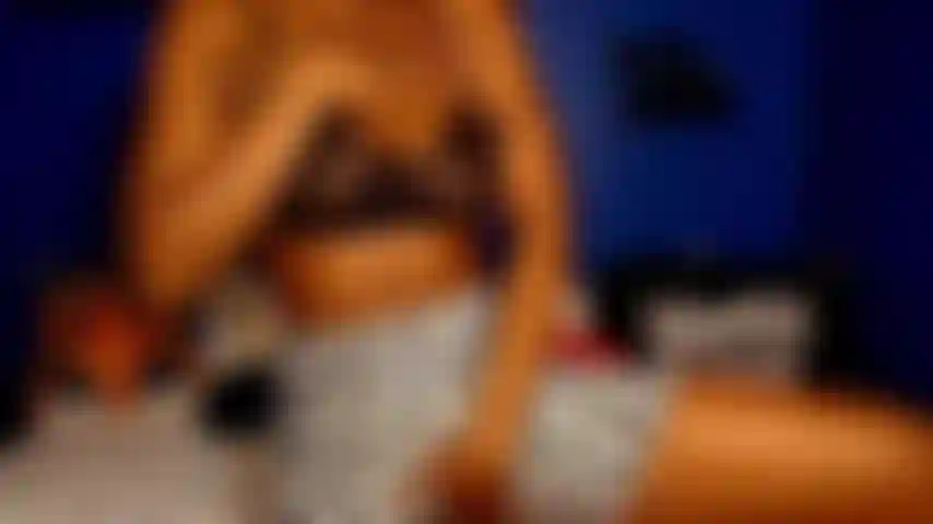 Striptease aus shorts mit animal-print.